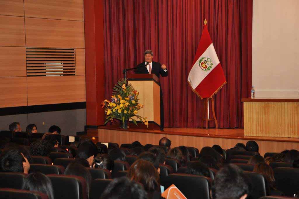 raul diez canseco universidad santa maria arequipa