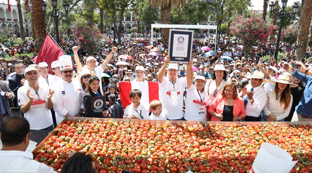 usil-logro-record-guinness-con-rocotos-rellenos-2